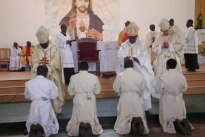 Butare-Rwanda : P. Samuel Hazabinkiko, Salésien ordonné prêtre parmi quatre nouveaux prêtres de l’Église locale